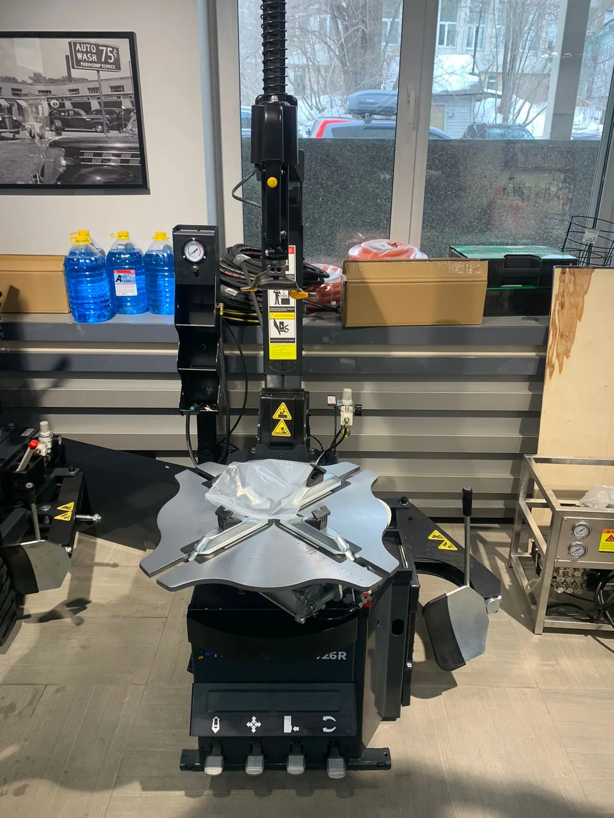 ROSSVIK V-426R Станок шиномонтажный автомат с третьей рукой до 26"