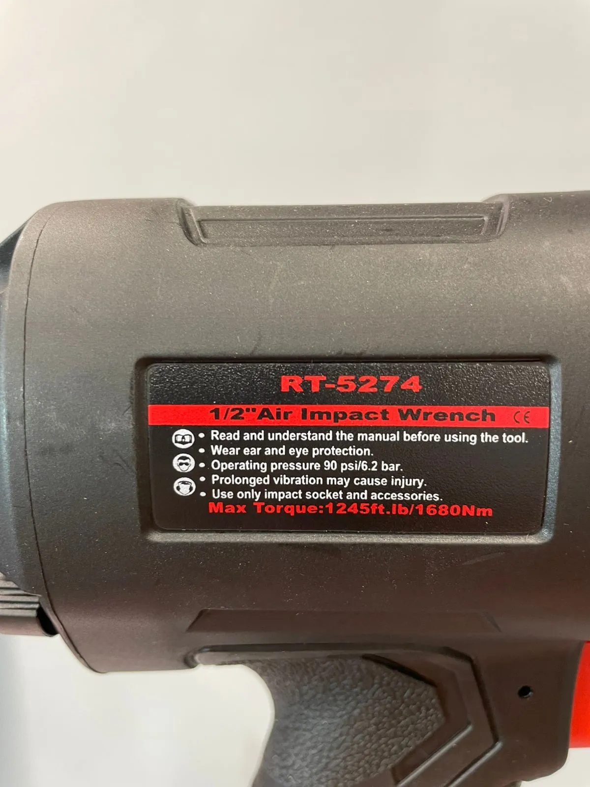 Пневмогайковерт ROTAKE RT-5274 1/2 1680Нм, 8600об/мин, вес 1,99кг Пневмогайковерт ROTAKE RT-5274 1/2 1680Нм, 8600об/мин, вес 1,99кг