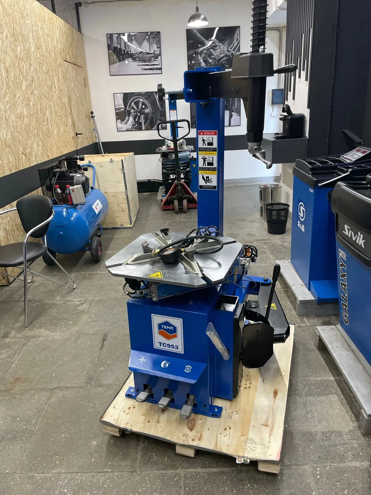 Полуавтоматический шиномонтажный стенд TEMP TC953